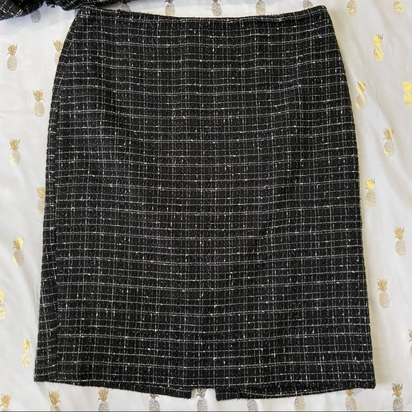 Karl Lagerfeld Paris Black Notched Collar Tweed Suit Skirt Set - Picture 9 of 16